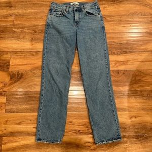 Abercrombie Mid Rise 90s Straight Jean- CURVE LOVE FIT